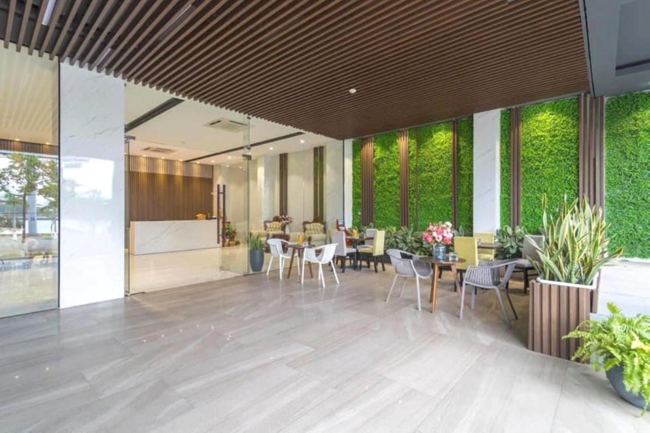 Capital O 1200 Salem Riverside Hotel Da Nang